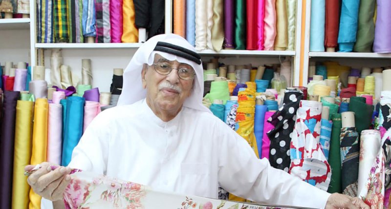 أنغام “يا لابسه الثوب لمنقط”.. و  “ارفعي البوشية”.. تعبق في “سوق البز”