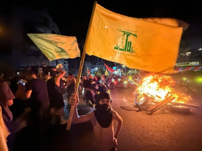 حزب الله أبلغ موفدي عون رفضه تسليم السلاح.. "حتى شكلياً"