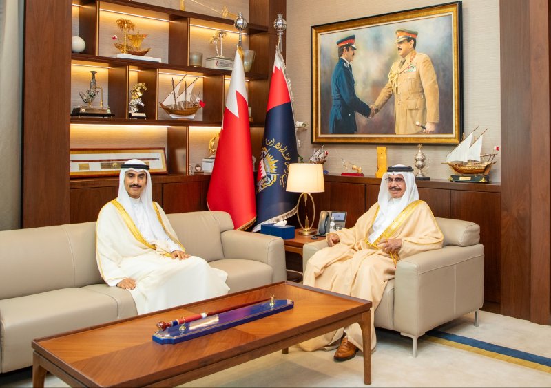 وزير الداخلية يستقبل السفير الكويتي ويشيد بالعلاقات التاريخية بين البلدين