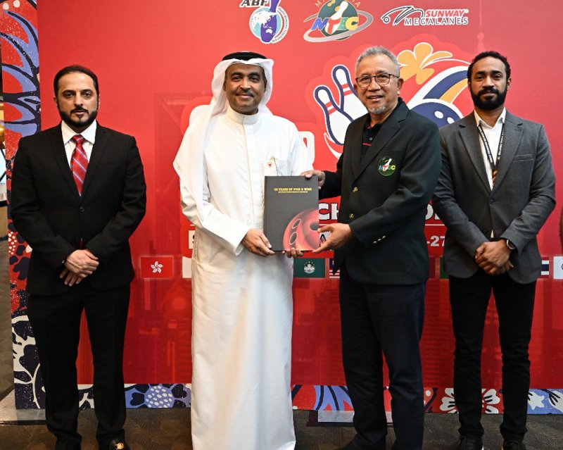 سفير البحرين بماليزيا يزور بعثة منتخب الشباب للبولينج