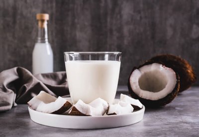 الحليب النباتي.. بديل مفيد أم خطر خفي؟