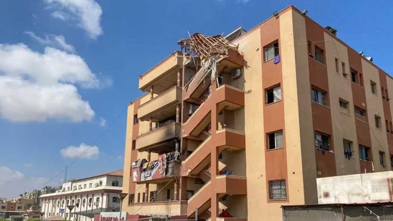 الجيش الإسرائيلي يقر باستهداف مجمع ناصر الطبي.. ويفتح تحقيقاً