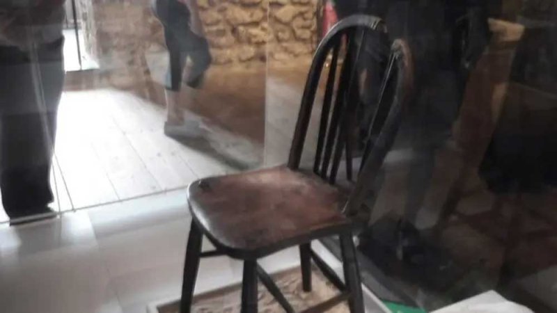 على هذا الكرسي.. نفذت بريطانيا آخر حكم إعدام في برج لندن