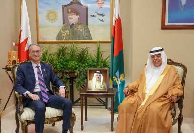 وزير شؤون الدفاع يستقبل سفير الولايات المتحدة الأميركية لدى مملكة البحرين