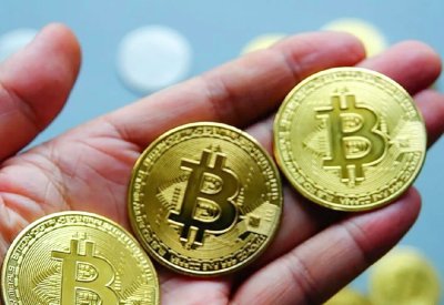 سعر “بيتكوين” يسجل تراجعا وسط موجة بيع ضخمة
