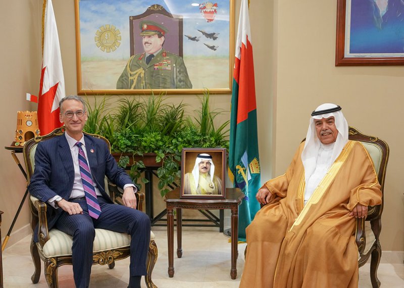 وزير شؤون الدفاع يستقبل سفير الولايات المتحدة الأميركية لدى مملكة البحرين