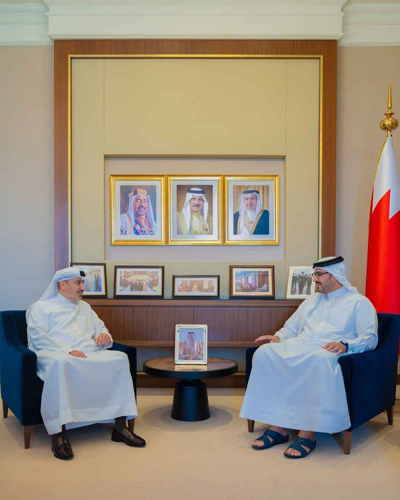 سمو الشيخ عيسى بن سلمان بن حمد يستقبل رئيس جهاز الخدمة المدنية