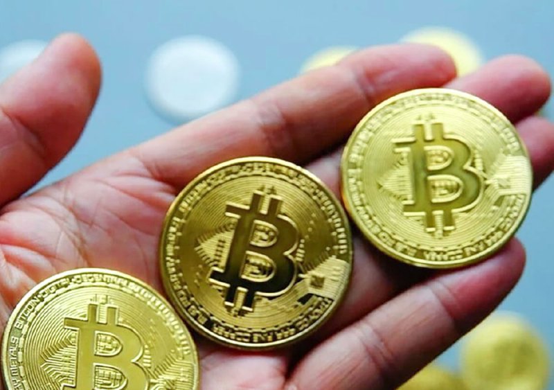 سعر “بيتكوين” يسجل تراجعا وسط موجة بيع ضخمة