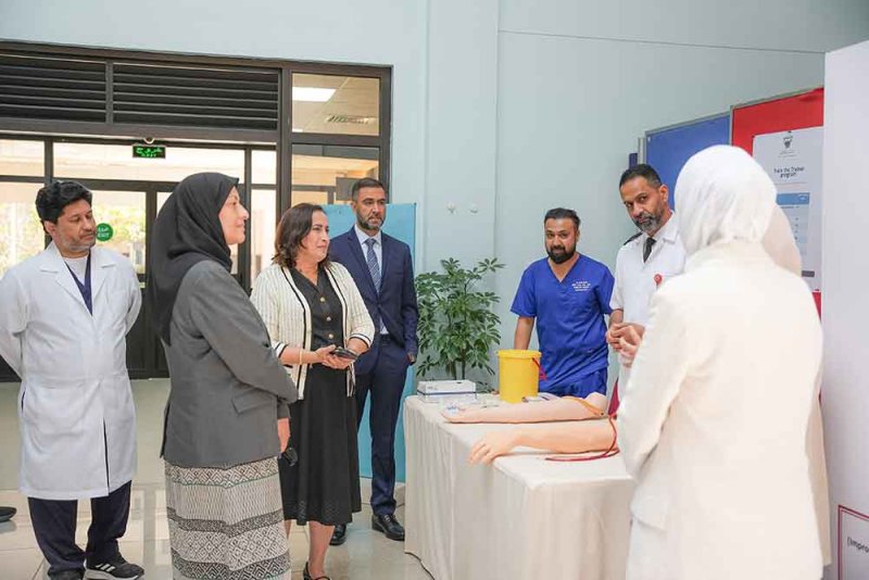 المستشفيات الحكومية تنظم برنامجاً تدريبياً متخصصاً لتطوير مسارات سحب الدم والإدخال الوريدي