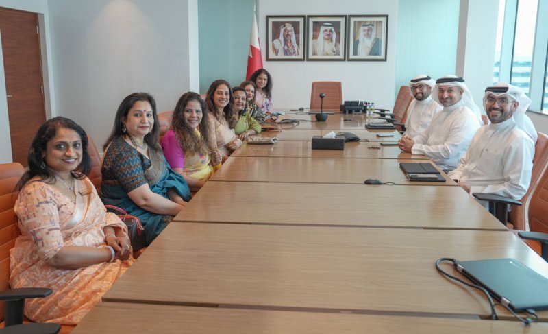 وزير "الصناعة" يستقبل رئيس مجلس إدارة جمعية السيدات الهنديات