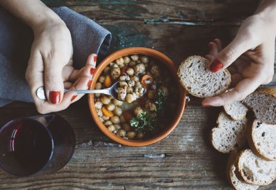 حمية غذائية فعالة في خفض خطر الخرف لدى المعرضين وراثيا للإصابة به
