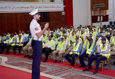 "المرور" تنظّم دورات تدريبية لشرطة خدمة المجتمع وحراس المدارس لتعزيز السلامة المرورية