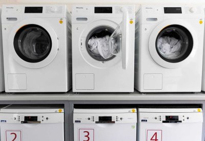 ملابسك في خطر.. تخلص فورا من هذا المنتج أثناء الغسيل