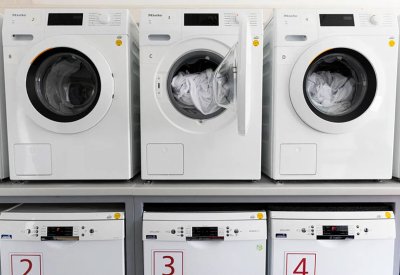 ملابسك في خطر.. تخلص فورا من هذا المنتج أثناء الغسيل