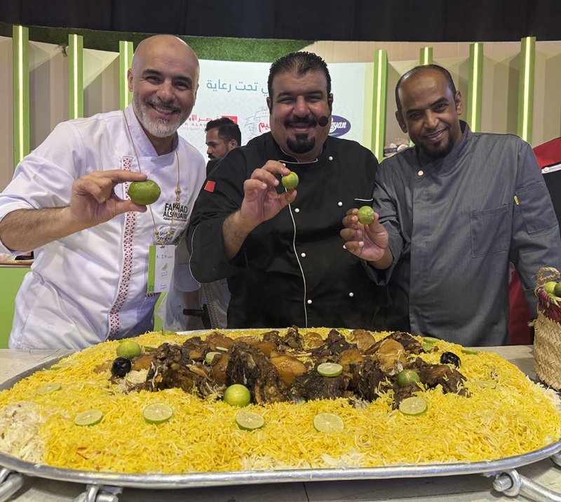 الشيف بو بديع يقدّم أطباقًا بحرينية مبتكرة باللومي الحساوي