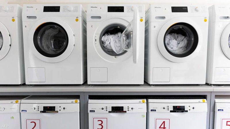 ملابسك في خطر.. تخلص فورا من هذا المنتج أثناء الغسيل