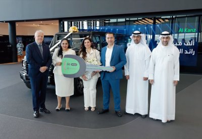 بنك "إلى" يسلّم سيارة مرسيدس بنز G-Class 500 للفائز بجائزة الكنز الكبرى