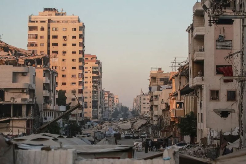 غزة تحت النار.. وتحذيرات من غرق المدينة بمياه الصرف الصحي
