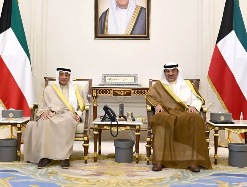ولي عهد الكويت يبحث مسيرة العمل الخليجي المشترك الأمين العام لمجلس التعاون