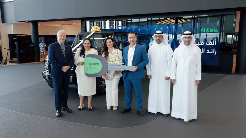 بنك "إلى" يسلّم سيارة مرسيدس بنز G-Class 500 للفائز بجائزة الكنز الكبرى