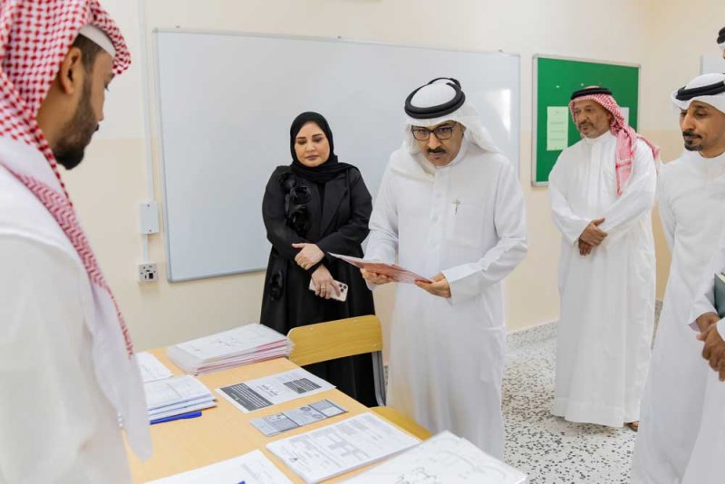 بعد إعادة تشغيلهما.. وزير التربية يزور مدرستي عبدالرحمن الناصر وعمر بن الخطاب التاريخيتين بمحافظة المحرق