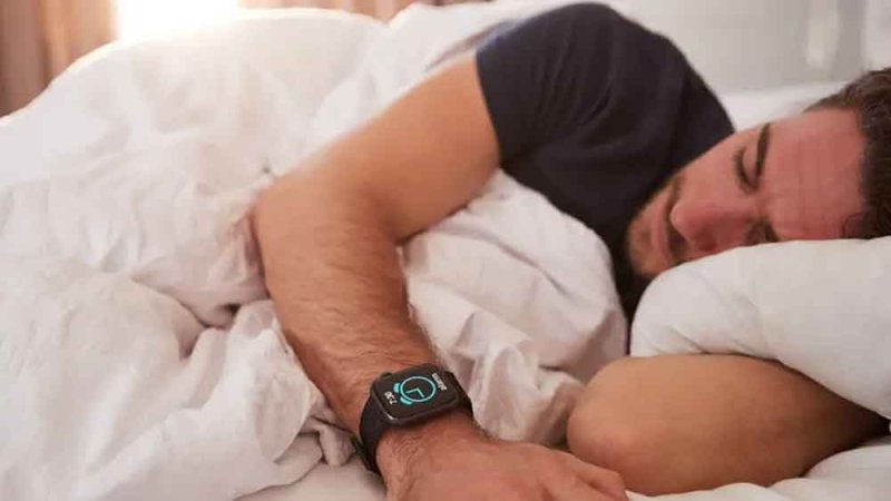 دراسة تكشف مفأجأة.. أجهزة تتبع النوم تزيد القلق والأرق