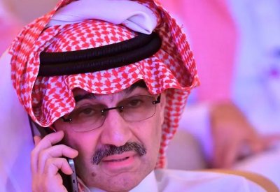 بلومبرغ: الأمير الوليد بن طلال يجري محادثات للاستحواذ على "نادي الهلال"