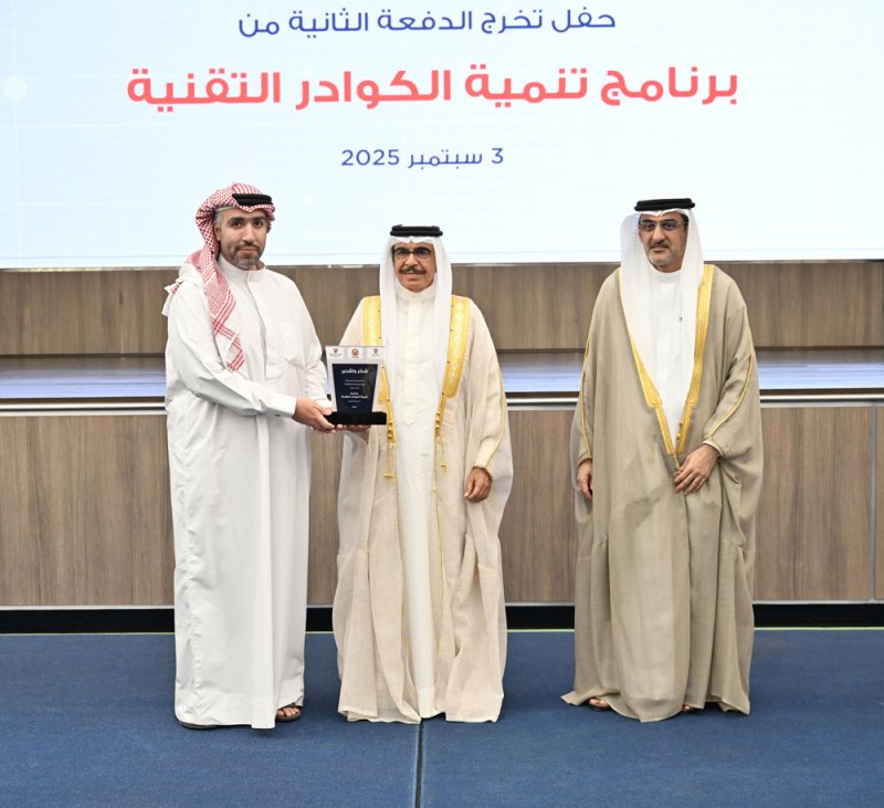 وزير الداخلية رئيس اللجنة الوزارية لتقنية المعلومات يشهد تخرج الدفعة الثانية من برنامج تنمية الكوادر التقنية