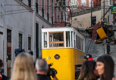 مقتل 17 في حادث مأساوي لـ"الترام الشهير" في البرتغال