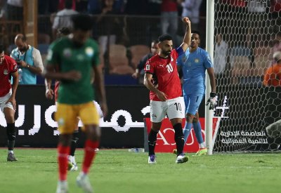 "الفراعنة" يقتربون من المونديال بهدفي صلاح ومرموش