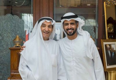 السفير الإماراتي يزور الوجيه الأنصاري للاطمئنان على صحته
