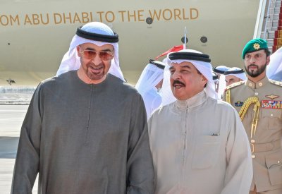 بالصور: جلالة الملك المعظم في مقدمة مستقبلي سمو رئيس دولة الإمارات العربية المتحدة لدى وصوله إلى البلاد