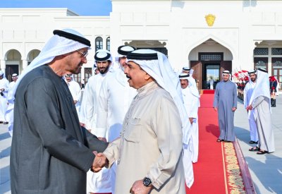 جلالة الملك المعظم في مقدمة مودعي سمو رئيس دولة الإمارات العربية المتحدة لدى مغادرته البلاد