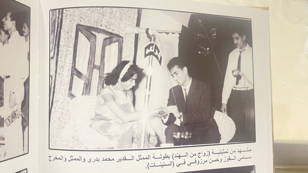 مشهد من تمثيلية “زواج من الهند” بطولة الممثل محمد بدري والممثل سامي القوز وحسن مرزوقي في الستينيات