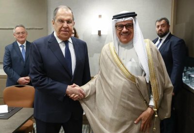 وزير الخارجية يبحث مع لافروف التعاون الاقتصادي والاستثماري مع روسيا