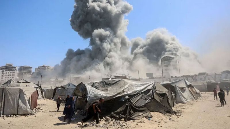 غزة تحت النار.. إسرائيل تقصف وتفجر روبوتات في منازل المدنيين