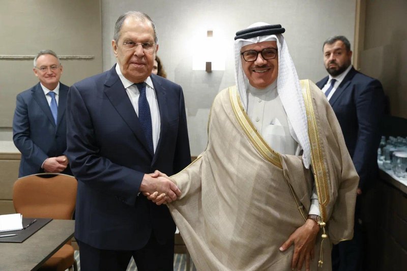 وزير الخارجية يبحث مع لافروف التعاون الاقتصادي والاستثماري مع روسيا