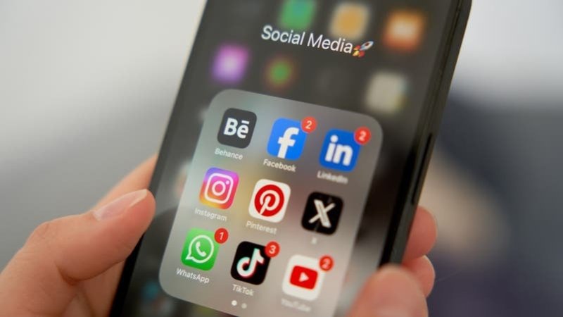 لا مواقع تواصل لمن هم دون الـ15 بفرنسا.. لجنة برلمانية توصي