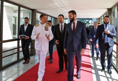 قائد سنتكوم يلتقي الشرع.. ويشيد بدمج الفصائل في الجيش السوري