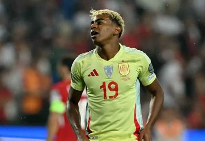فليك يستبعد يامال أمام فالنسيا ويهاجم منتخب إسبانيا