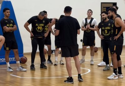 أحمد جان يقود تدريبات النسور الصفراء