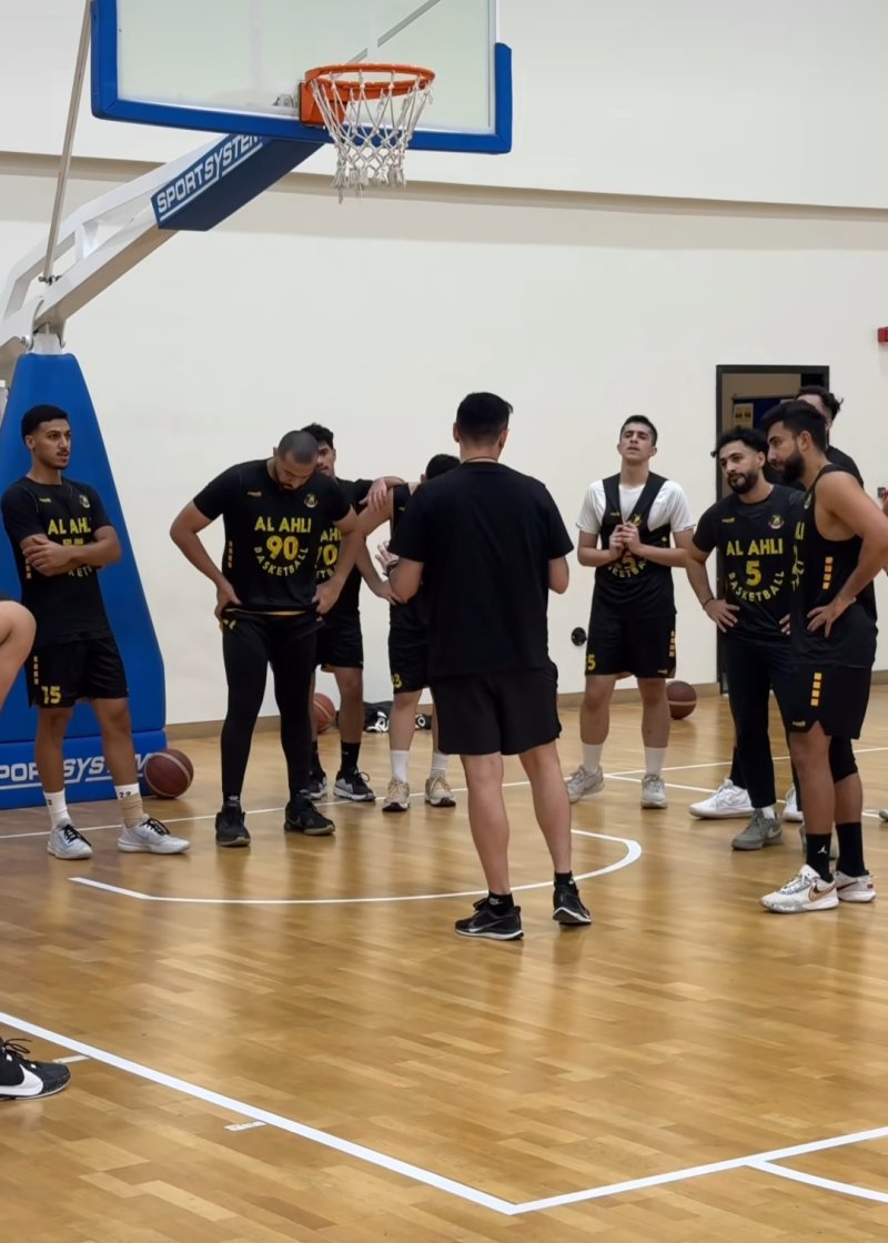 أحمد جان يقود تدريبات النسور الصفراء