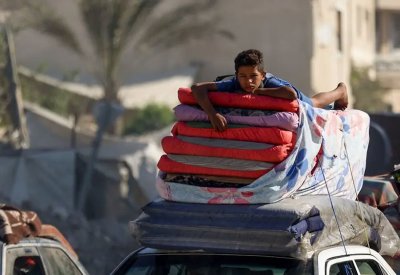 موجة نزوح واسعة للفلسطينيين من غزة وسط قصف إسرائيلي مكثف