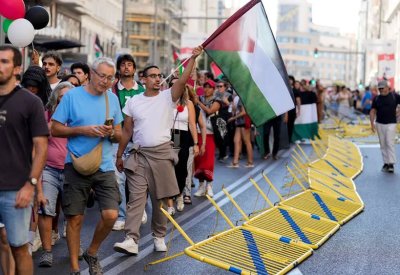 عرقلت سباق الدراجات.. رئيس وزراء إسبانيا يشيد بتظاهرات مؤيدة لغزة