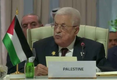 عباس يطالب المجتمع الدولي بمحاكمة إسرائيل على جرائمها في العالم العربي