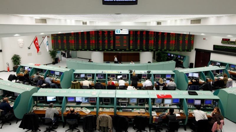تركيا تعتقل 14 شخصًا في إطار تحقيق حول التلاعب بالبورصة