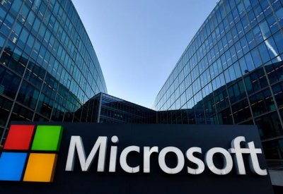 مايكروسوفت تتعهد استثمار 30 مليار دولار في بريطانيا