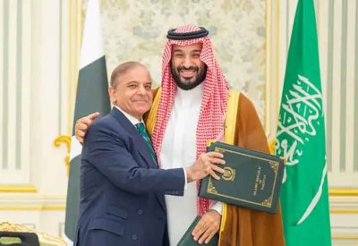 السعودية وباكستان توقعان اتفاقية للدفاع الاستراتيجي المشترك