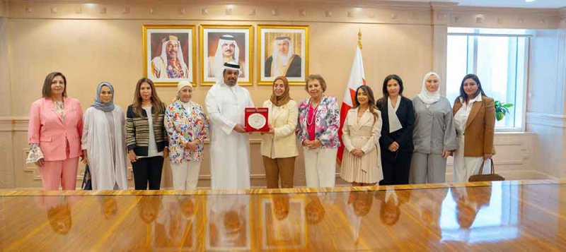 وزير المالية والاقتصاد الوطني يلتقي مجلس إدارة جمعية سيدات الأعمال البحرينية