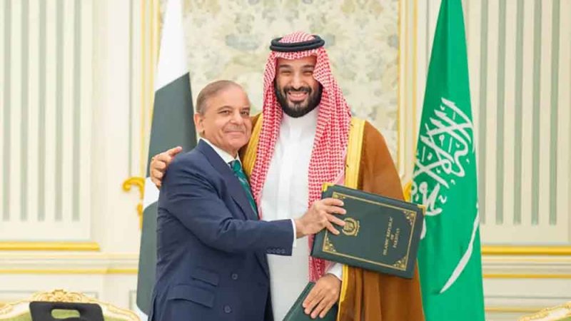 السعودية وباكستان توقعان اتفاقية للدفاع الاستراتيجي المشترك